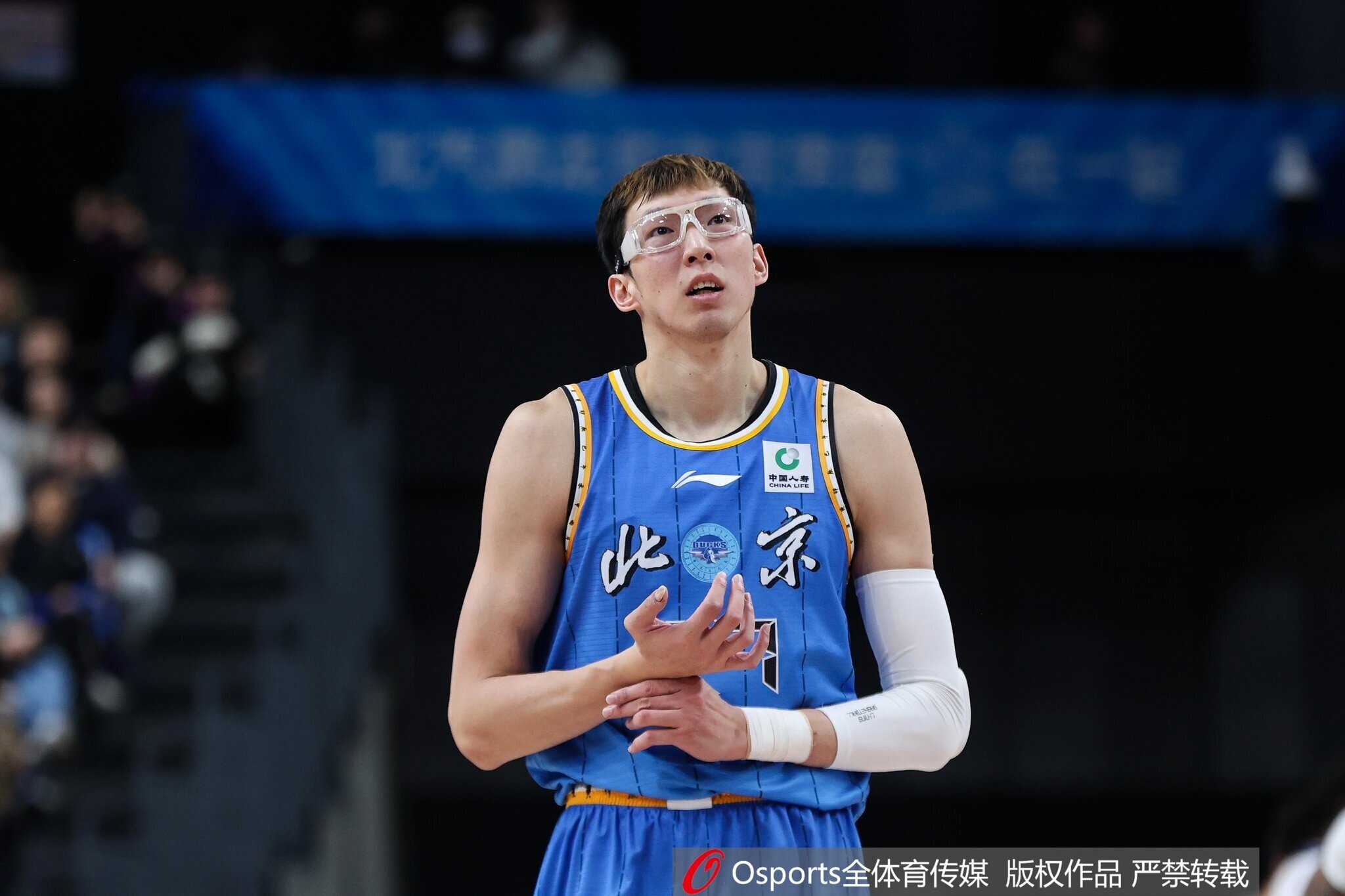 完美世界竞技平台电脑版官方下载-这场打得像外援！周琦终结十分高效 砍下23分13板&amp;抢到7前场板